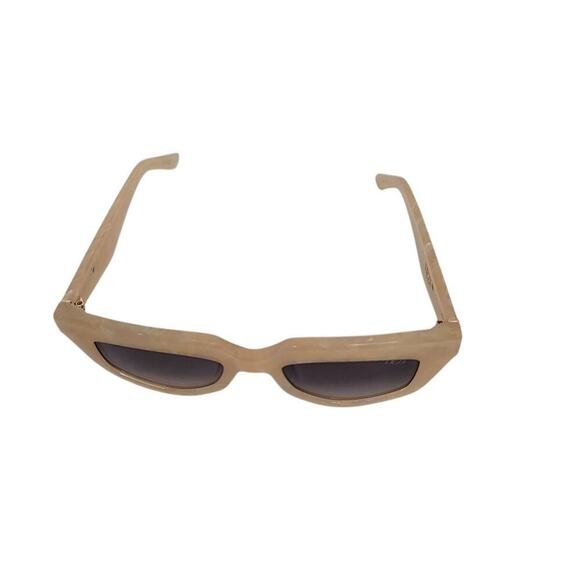 Dezi ON READ Sunglasses - Picture 6 of 8